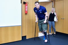 "Wenn man zwölf Meter in die Tiefe fällt, hat man relativ viel Zeit, sich alles zu merken." Schwingerkönig Matthias Glarner im Juni, wenige Tage, nachdem er vom Dach einer Gondel gestürzt war. (Bild: Keystone)
