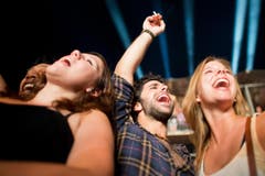 Die Toten Hosen rissen die Fans zu Begeisterungsstürmen hin. (Bild: Benjamin Manser)