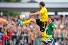 Brühls Valdet Istrefi gegen Malleys Laurent Cessy. (Bild: Urs Bucher)