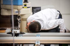 Arbon TG - Begabte Kinder nehmen am Berufsbildungszentrum Arbon an einem Förderkurs zum Thema Robotik teil. (Bild: Reto Martin)