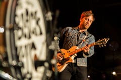 Dan Auerbach von The Black Keys performt auf der Sitterbühne. (Bild: Luca Linder)