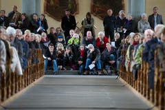 Die Kathedrale war bis auf den letzten Platz und darüber hinaus besetzt. (Bild: Benjamin Manser)