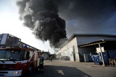 Grossbrand bei der Firma Tuchschmid in Frauenfeld. (Bild: Reto Martin)