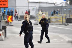 Truck drives into crowds on a street in central Stockholm (Bild: Keystone)