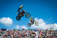 Riders during the second race in the EMX 125 class of the Motocross MXGP Grand Prix on Sunday, August 7, 2016, in Frauenfeld, Switzerland. (KEYSTONE/Benjamin Manser) (Bild: Benjamin Manser)