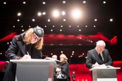 Auch Rocker Chris von Rohr liess es sich nicht nehmen, sich von Udo Jürgens zu verabschieden. (Bild: Keystone)