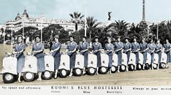 Ein Werbeplakat von 1948 zeigt die "Blue Hostessen" des Schweizer Reiseveranstalters Kuoni mit Motorollern. (Bild: Keystone)