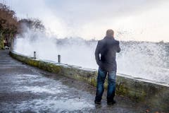 Sturmtief Burglind ist in Rorschach am Hafen deutlich spürbar. (Bild: Urs Bucher)