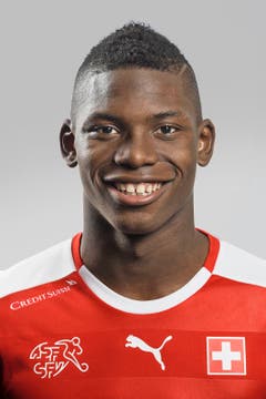 Breel Embolo: 4. Er zeigt zwar, dass er ballsicher ist, hat nach seiner Einwechslung aber wenig Einfluss. (Bild: Keystone)