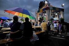 Der Regen vermochte die Stimmung nicht zu trüben. (Bild: Reto Martin)