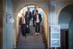 Jan Ullrich verlässt nach der Urteilsverkündigung das Weinfelder Rathaus. (Bild: Benjamin Manser)