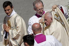 Auch der Papst litt unter der Sommerhitze. (Bild: FABIO FRUSTACI (EPA ANSA))