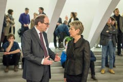 Bruno Damann unterhält sich mit Karin Keller-Sutter. (Bild: Michel Canonica)