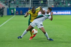 Djibril Cissé gegen Matias Vitkieviez. (Bild: Michel Canonica)