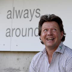 Drei Punkte für sein Team - da hatte der frühere Aarau-Spieler und jetzige FCSG-Coach Jeff Saibene gut lachen. (Bild: Keystone)