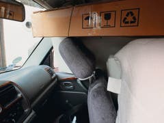 Der Fahrer dieses Autos sieht beim Abbiegen nichts - die rechte Seite des Wagens ist vollgestopft. (Bild: Kantonspolizei St.Gallen)