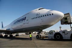 Das neueste Jumbo-Modell: Eine Boeing 747-8 der deutschen Fluggesellschaft Lufthansa am Flughafen von Los Angeles. (Bild: Keystone)
