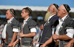 In der Pracht der Tracht: Zurechtgemachte Männer … (Bild: Swiss Images / Michael Buholzer)