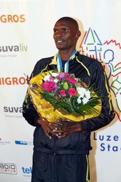 Patrick Mugur Ereng gewinnt das Elite Rennen der Männer am Luzerner Stadtlauf (Bild: Philipp Schmidli / Neue LZ)