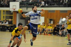 Der Krienser Fabio Bavera zieht ab. (Bild: Urs Hanhart / UZ)
