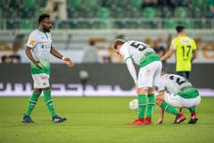 Enttäuschung beim FC St. Gallen mit Nzuzi Toko (links) nach der Niederlage gegen Thun. (Bild: Urs Bucher)