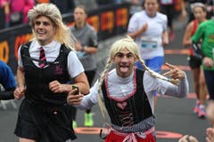 Die Läuferinnen und Läufer sind unterwegs (Bild: Philipp Schmidli/LZ)