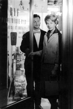 Walter Roderer und Olga Gebhardt, aufgenommen 1959 in einer Szene des Erfolgsfilms «Der Mustergatte» unter der Regie von Karl Suter. (Bild: Keystone 7 Str.)