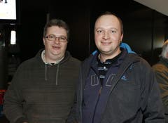 Die Statistiker des EVZ: Roland und Hans Sennrich. (Bild: Stefan Kaiser / Neue ZZ)