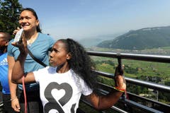 Die Stabhochspringerin, Yarisley Silva (vorne) und Valeria Adams die Kugelstosserin (Bild: Boris Bürgisser / Neue LZ)