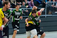 Der Krienser Boris Stankovic (rechts) im Duell gegen Björn Fröhlich. (Bild: Roger Grütter / Neue LZ)
