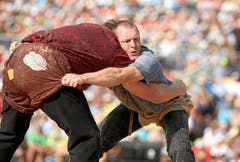 Christian Stucki (L) kämpft im 4. Gang gegen Martin Koch (R). (Bild: Swiss-Image)