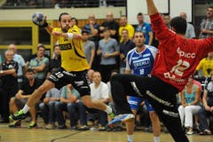 Altdorf Linksaussen Ivan Fallegger beim Abschluss. (Bild: Urs Hanhart / Neue UZ)