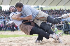 Marcel Mathis (rechts) und Thomas Sempach treten im ersten Gang gegeneinander an. (Bild: KEYSTONE/Urs Flueeler)