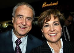 Kurt Felix mit seiner Frau Paola an einer Theaterpremiere in Zürich. (Bild: Neue LZ)