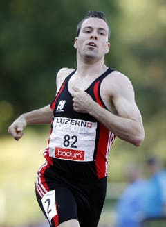 Pascal Müller vom BTV Aarau wird über 200 Meter Achter. (Bild: Keystone)