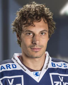 Fabian Sutter, Note 3.5 Nach starkem Start tauchte er wochenlang unter. Defensiv zuverlässig, aber ein Leadertyp wird aus ihm nicht mehr. Statistik: Quali: 46 Spiele, 7 Tore/13 Assists, 26 PIM, Plus-2-Bilanz. P-Runde: 6 Spiele, 2 Tore/ 3 Assists, 4 PIM, Plus-5-Bilanz. (Bild: PD)