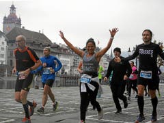 Bilder von unterwegs: Eindrücke von der Laufstrecke und auf Nebenschauplätzen. (Bild: Andi Mettler/swiss-image.ch)