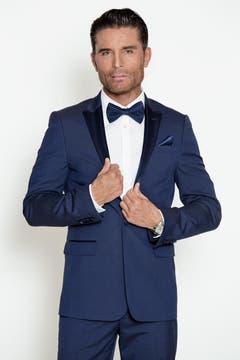 Alain ist 48 Jahre alt, kommt aus Muri bei Bern und arbeitet als Model und DJ - zeitweise auf Ibiza. Er ist sehr charismatisch, weltoffen und belesen –und kann der Bachelorette durch seine Erfahrung sehr viel bieten. Seine lässige und easy-going Art hat er sich durch vieles Reisen und einen internationalen Lifestyle angeeignet. Immer einen passenden Spruch parat, ist sich Alain seines Charmes sehr wohl bewusst. Der sportliche Papi von zwei Kindern ist davon überzeugt, dass er seines Glückes eigener Schmied ist – was ihn bisher auch gut durchs Leben gebracht hat. Vielleicht kann er dieses Glück bald mit der Bachelorette teilen? (Bild: PD)
