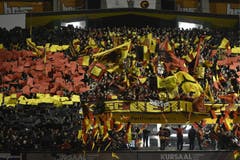 Das Stadion ist mit über 17'000 Zuschauern ausverkauft. (Bild: Keystone)