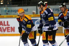 Die Zuger Pierre-Marc Bouchard, links, Robin Grossmann, Mitte, und Jarkko Immonen, rechts, beim Eishockey Meisterschaftsspiel der National League A zwischen dem EV Zug und dem HC Lugano. (Bild: Keystone/Alexandra Wey)