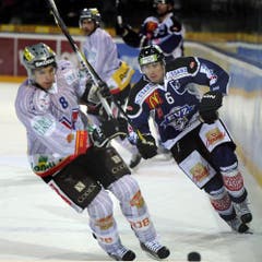 Zugs Corsin Camichel (rechts) gegen Biels Manuel Gossweiler. (Bild: Keystone)