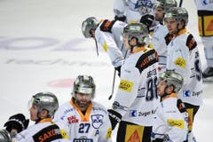 Hängende Köpfe beim EV Zug. (Bild: Keystone/Ti-Press/Gabriele Putzu)