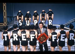 Kurt Felix, Moderator «Supertreffer», mit den Gipsy Dancers im Jahr 1989. (Bild: SRF)