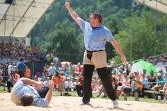 Philipp Laimbacher, rechts, gewinnt gegen Alexander Vonlaufen, links, im 4. Gang. (Bild: Keystone/Urs Flüeler)