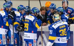 Timeout von HCD-Trainer Arno del Curto. (Bild: Keystone)