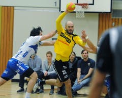 Mario Obad vom KTV Altdorf setzt sich durch. (Bild: Urs Hanhart / UZ)