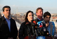 Angelina Jolie hält eine Rede im Khanke Camp in der Autonomen Region Kurdistan. (Bild: Keystone)