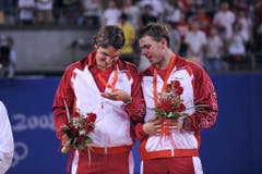Roger Federer (links) und Stan Wawrinka, Gold im Tennis-Doppel, 2008 in Peking. (Bild: AP/ Diego Azubel)