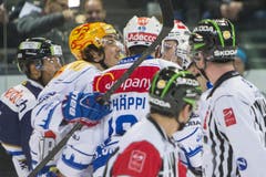 Die ZSC-Spieler jubeln über ihren Treffer gegen den EV Zug. (Bild: Keystone)