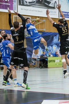 Am Ball: Aleksandar Radovanovic (Nr. 20) (Bild: Manuela Jans- Koch (Neue LZ))